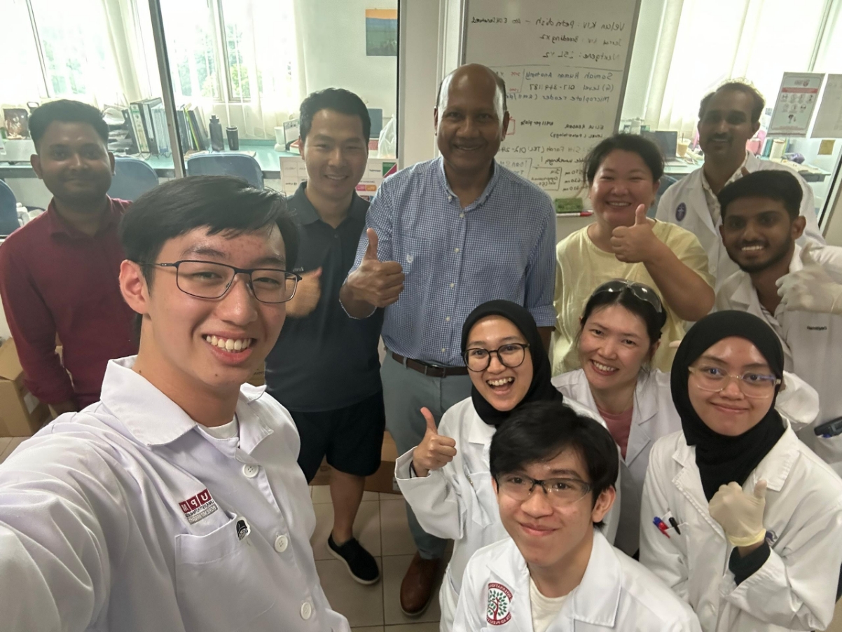 Reagan Chan with Prof. Johnson’s research team - a group of dedicated researchers who provide excellent guidance and help shape young minds in the research world.